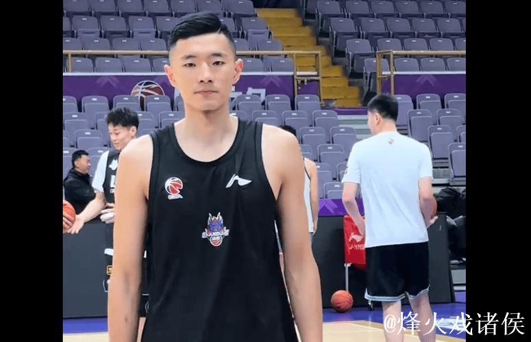 北控男篮社媒分享球队踩场图集：今晚紫禁勇士出击赛场